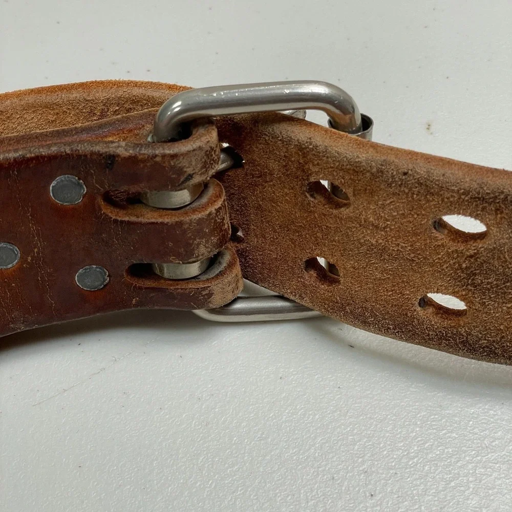 Vintage‎ Altus Power Weight Lifting Belt Size Medium Thick Leather Double Prong